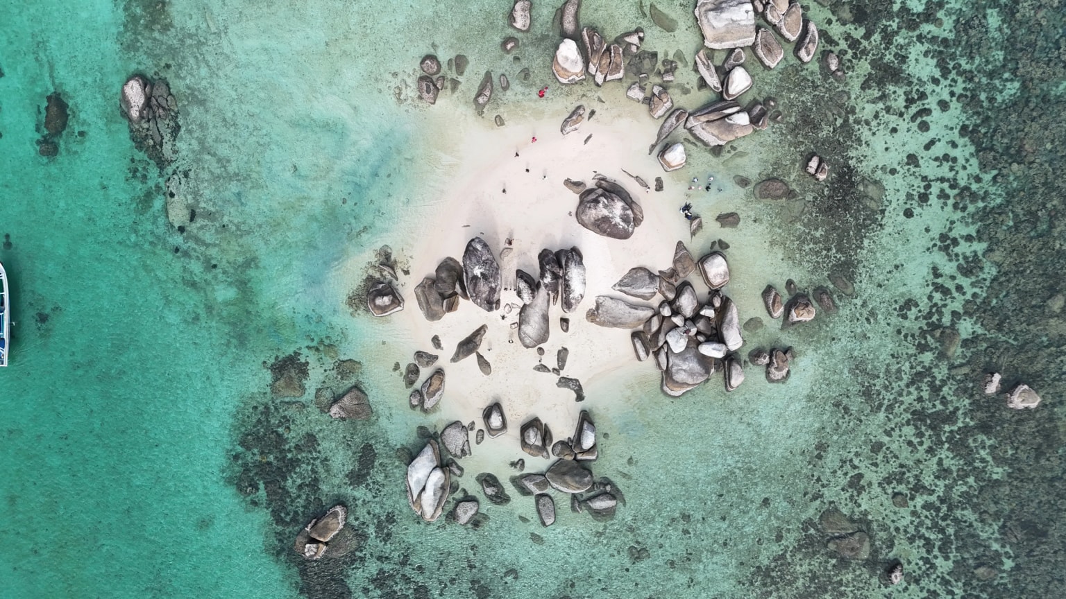 Snorkeling di Pulau Lengkuas