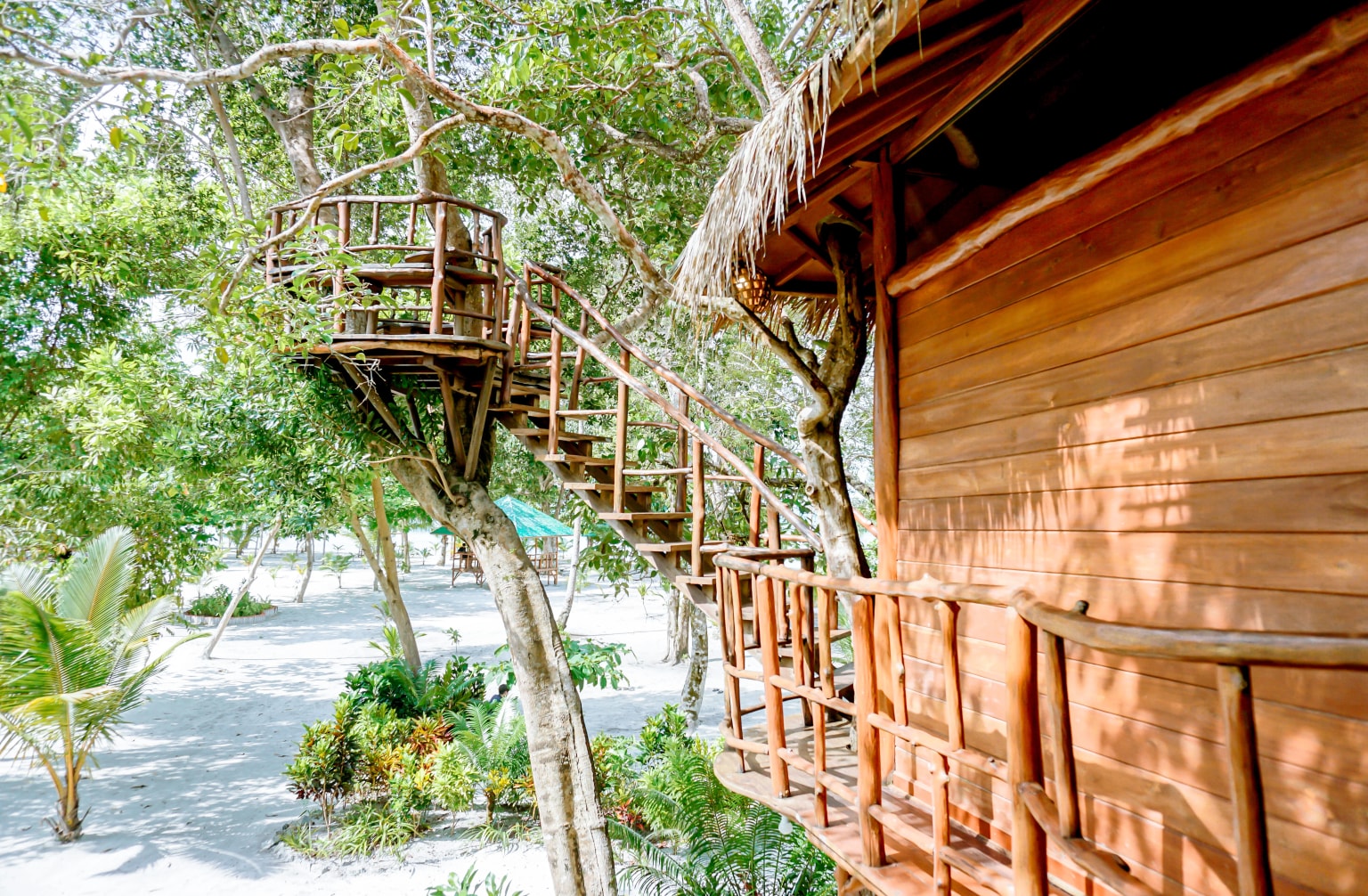 Garden Villa & Treehouse 1