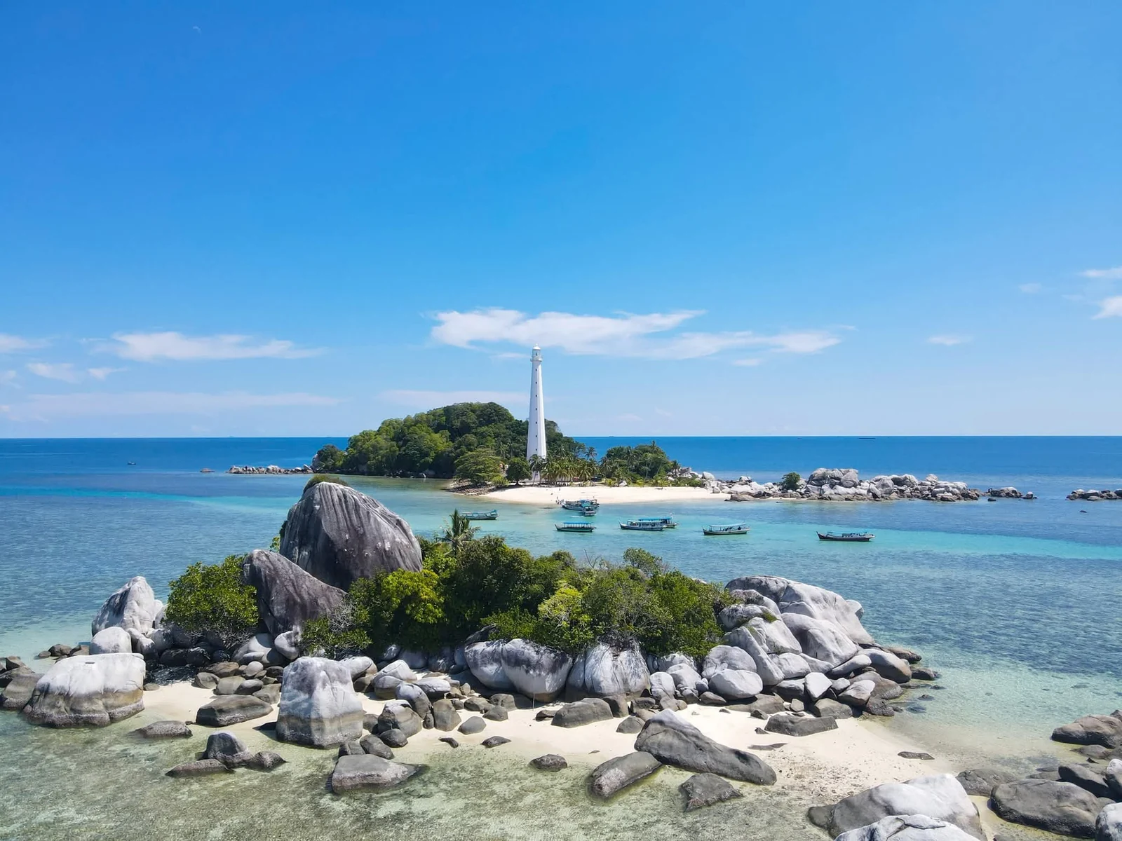 Mercusuar Lengkuas dan Snorkeling 1